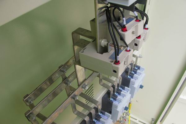 固阳配电柜-应急照明配电柜使用对工作人员的具